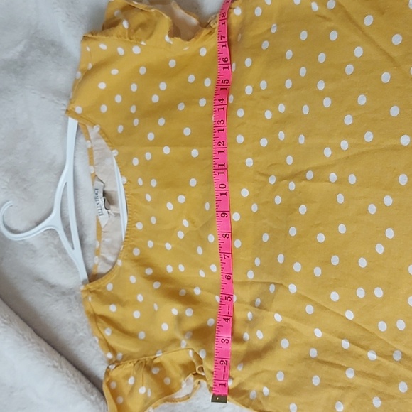 Ellen Tracy linen/rayon blend cap sleeve top with 3 buttons in back - Picture 7 of 9